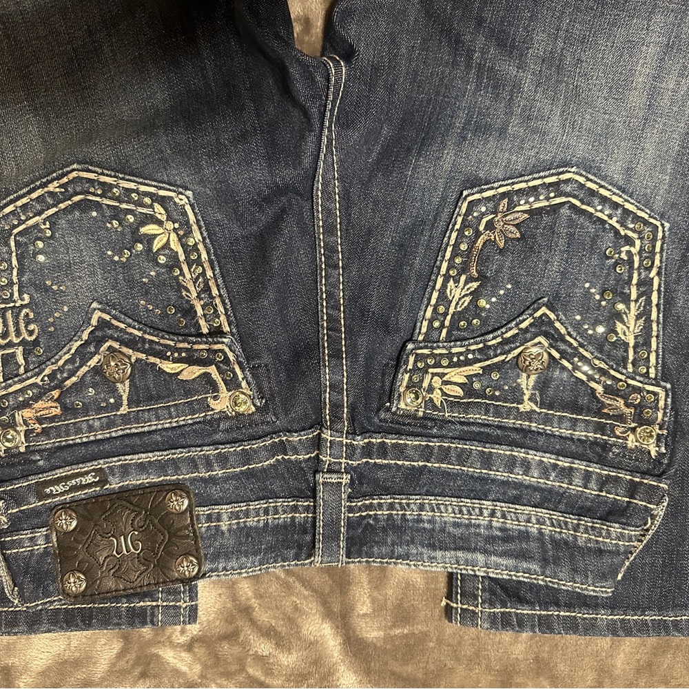 Beautiful Miss Me bootcut jeans.
Impeccable condition.